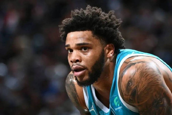 以其狂热的 以其狂热的